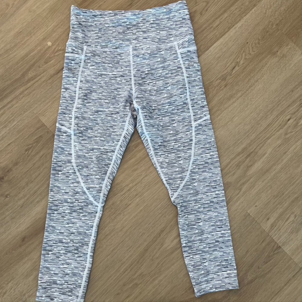 ** Zyia Leggings Womens 4 Gray Active Level Light n Tight Capri Cropped Pockets - Picture 1 of 11